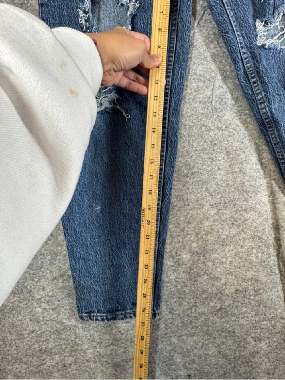 Levis Vintage 90s Distressed Blue Jeans 30 High Rise Mom Fit  Grunge Retro Chic - Picture 5 of 16